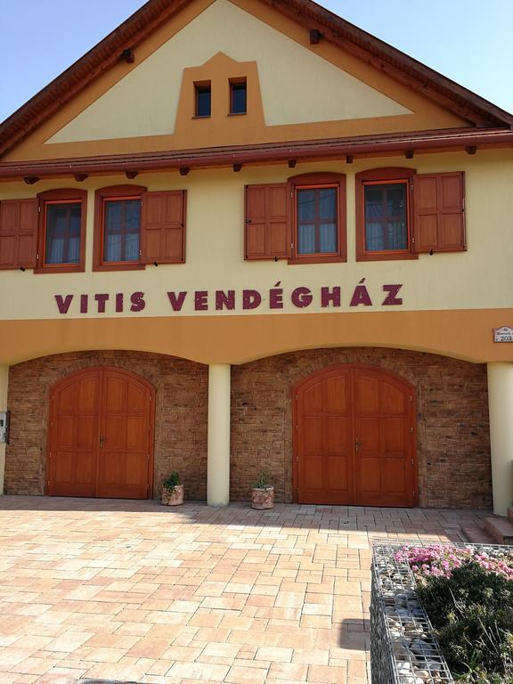 Готель Vitis Vendeghaz Becsehely Екстер'єр фото